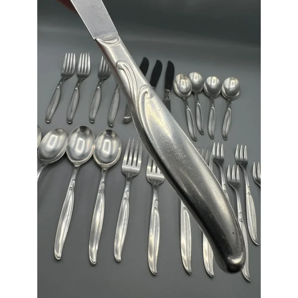 24 piece 1958 William Rogers Silver Plate Flatware SWEEP Settings for 4 People